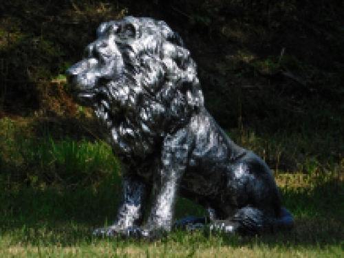 Beautiful statue of a lion, polystone, silver-gray, beautiful in detail!