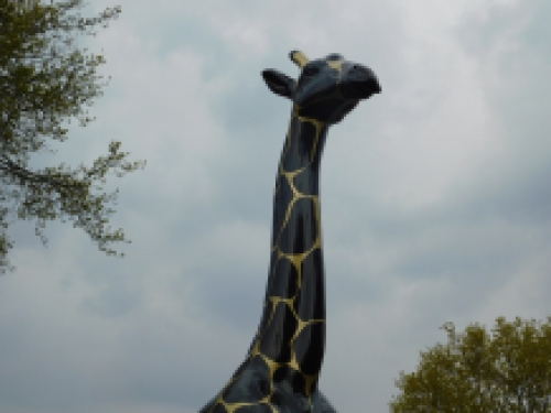Bijzonder groot beeld ''Giraffe'' - zwart/goud van Polystone
