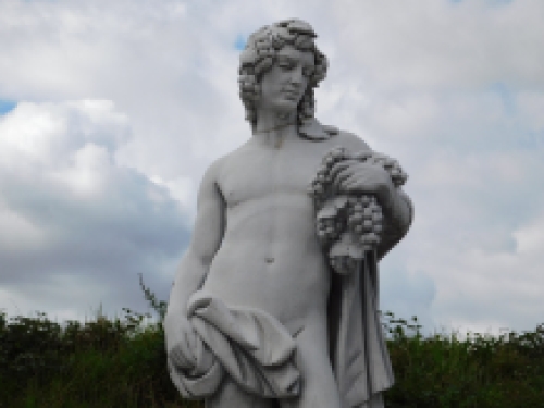 Schöne Gartenstatue des Bacchus, voll mit Stein