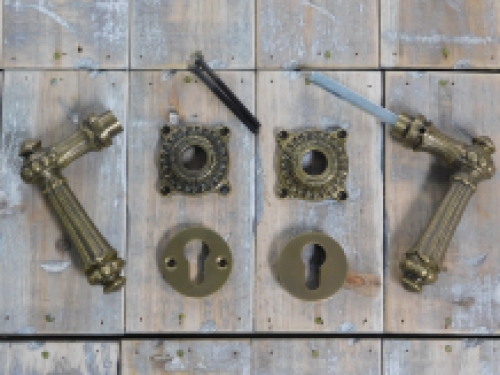 Set deurklinken met rozetten - messing - PZ
