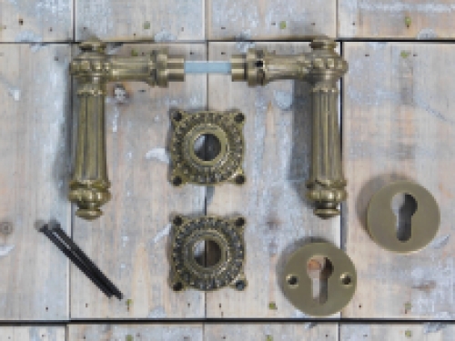 Set deurklinken met rozetten - messing - PZ