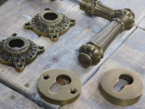 Set deurklinken met rozetten - messing - PZ
