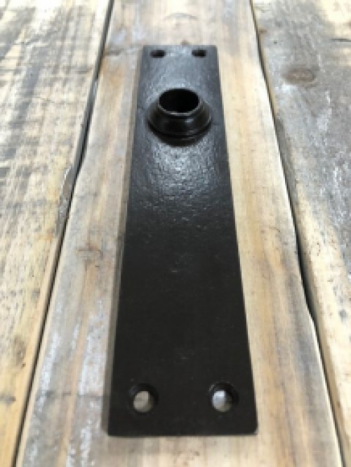 1 Long doorplate ''Cova'' without keyhole, in antique brown.