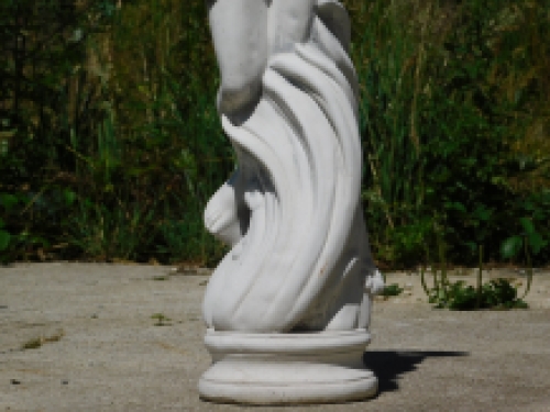 Prachtig vol wit stenen beeld van een staande dame - tuinbeeld