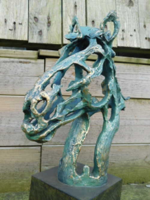 Horse head sculpture, a work of art made of polystone, very beautiful to look at!!