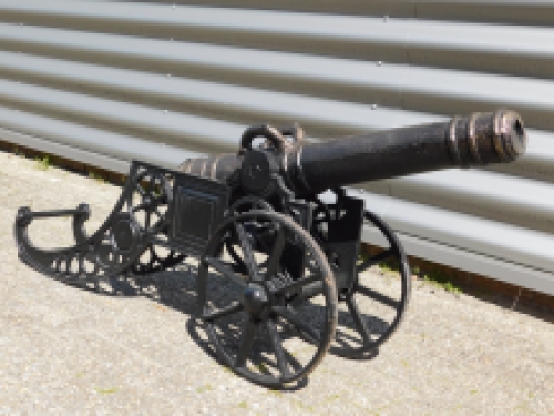 Beautiful hefty decorative cannon, cast iron black.