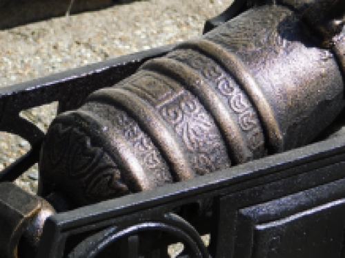 Beautiful hefty decorative cannon, cast iron black.