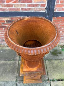 Large garden vase on column XL - all cast iron - oxide