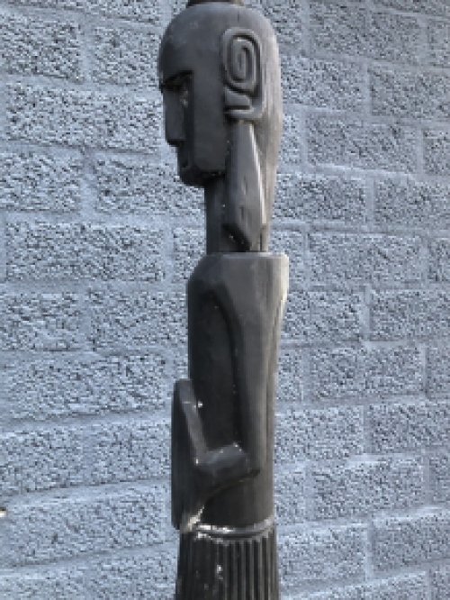 Prachtig handgesneden Asmat beeld, Tibal Art wood handsnijwerk.