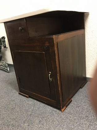 Mooi antiek tafelkastje gedeeltelijk koloniaals hout.