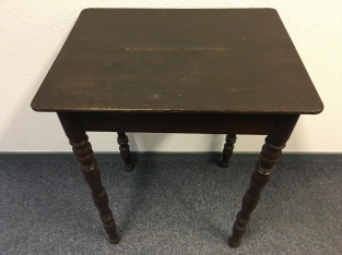 Houten entreetafel donker, leuke tafel.
