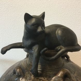 Katten sculptuur, Polystein, liggend.