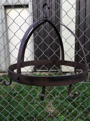 Hanger - iron wreath with 8 hooks