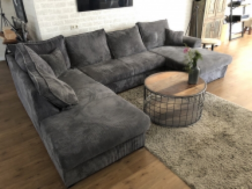 Wunderschönes neues U-Lounge-Ecksofa aus geripptem Stoff, verschiedende Farben, stand lieferfarbe is Taupe.