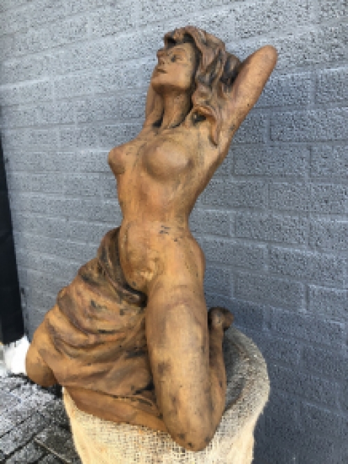 A beautiful statue of a naked woman, completely cast iron rust oxide, beautiful in detail!