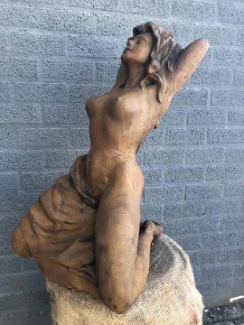 A beautiful statue of a naked woman, completely cast iron rust oxide, beautiful in detail!