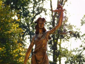 Beeld Justitia XL - 83 cm - Goudkleurig - Polystone