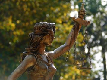 Beeld Justitia XL - 83 cm - Goudkleurig - Polystone