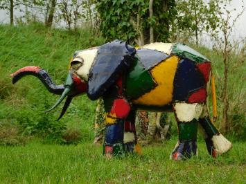 Buntes Elefantenkanu aus Metall – 55 x 100 cm – Afrikanisches Kunstwerk