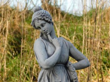 Statue Frau auf Sockel - 105 cm - Massivstein