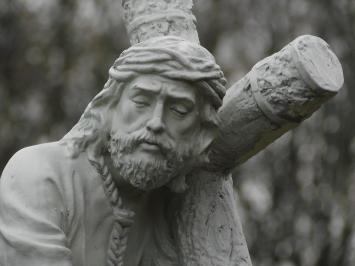 Statue Jesus mit Kreuz XL – 70 cm – Polystone