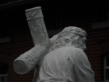 Statue Jesus mit Kreuz XL – 70 cm – Polystone