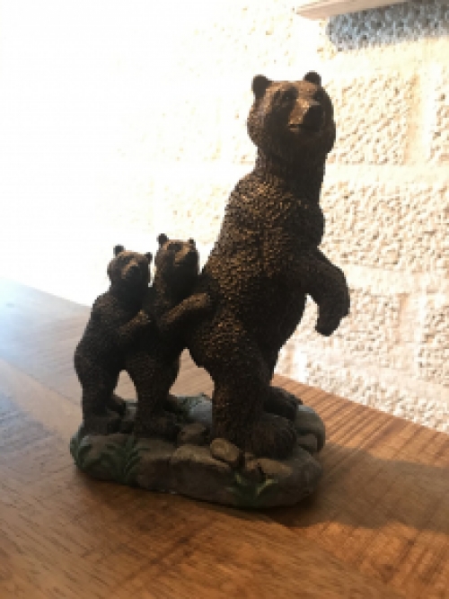 Standing bear with 2 little ones behind him, nice decorative statue made of polystein