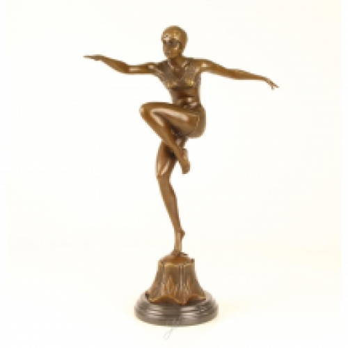 Een bronzen beeld/sculptuur ''CON BRIO''