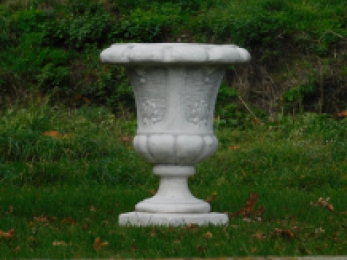 Dekorativer Blumentopf auf Sockel - Vollstein 