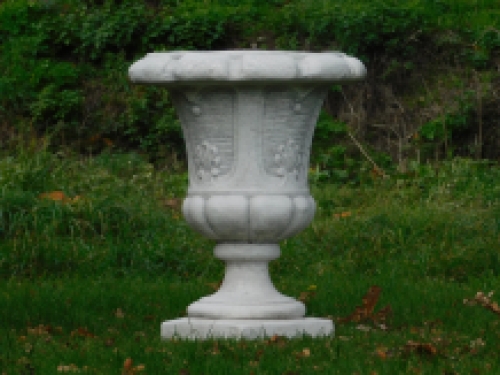 Dekorativer Blumentopf auf Sockel - Vollstein 