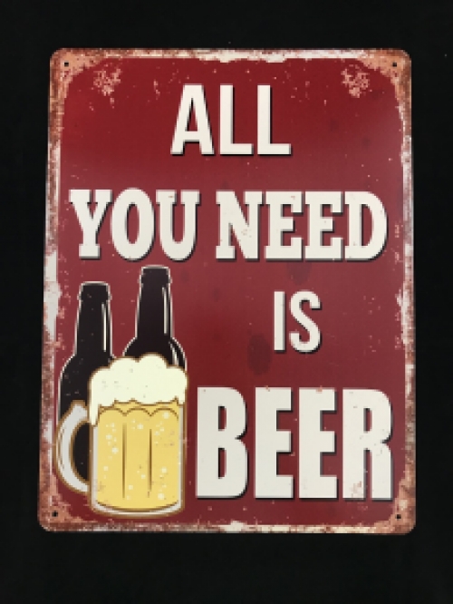 Bordje met de tekst: ''ALL YOU NEED IS BEER'', mooie sign!