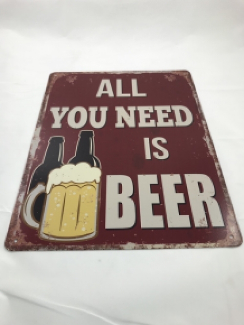 Bordje met de tekst: ''ALL YOU NEED IS BEER'', mooie sign!