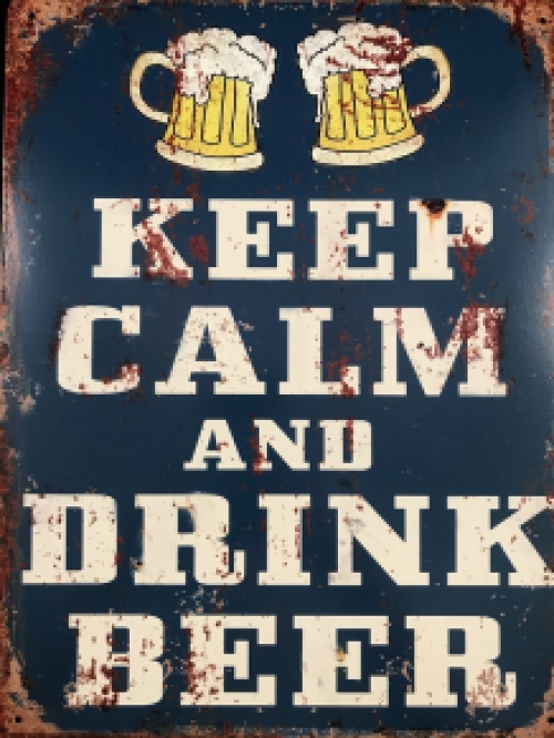 Bordje met de tekst: ''KEEP CALM AND DRINK BEER'', mooie sign!