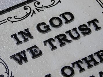 Schild „In God We Trust – All Others Pay Cash” – Gusseisen – Vintage-Look