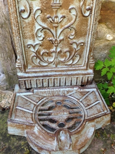 Gartenbrunnen, Wandbrunnen, Gusseisen grün braun Rest.