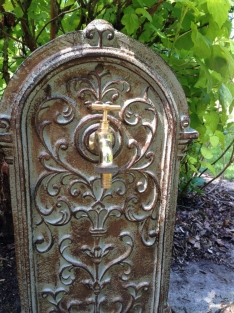 Garden fountain, wall fountain, cast iron green brown rest.