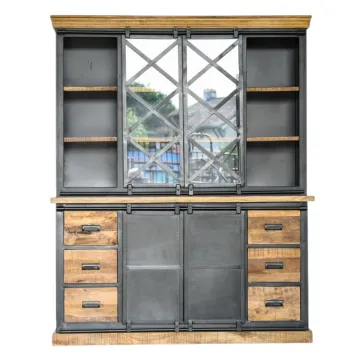 Schöner industrieller Hängeschrank aus Kolonialholz mit Metalloberfläche