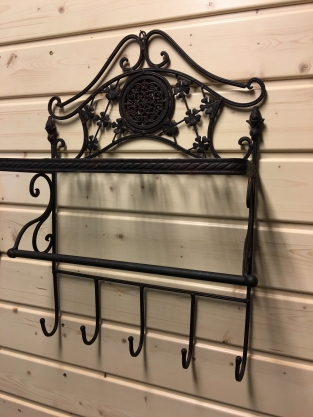 Wall rack , wrought iron, old-rust look, with 1 storage layer and 5 coat hooks.