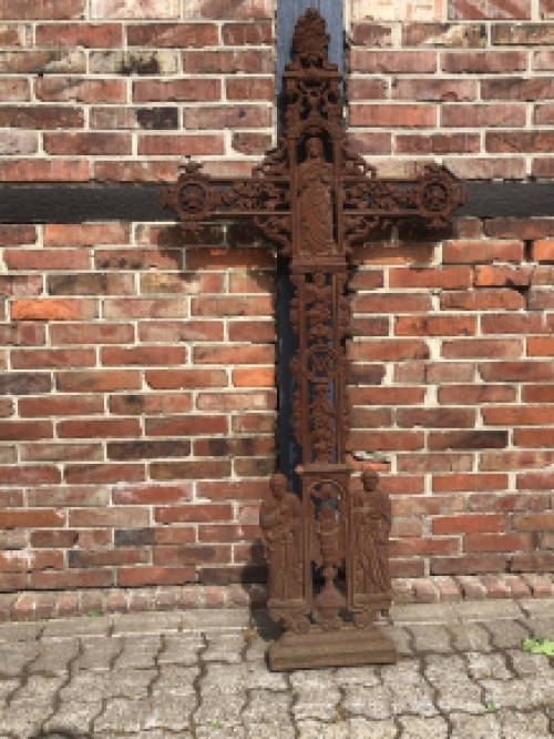 Schönes einzigartiges Grabkreuz, Gusseisen