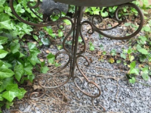 A great decoration piece for your garden, birdbath, made of metal