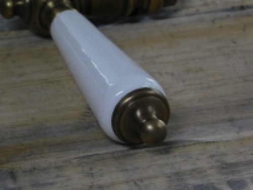 1 deurknop messing met wit keramisch handvat, met inbegrip van doorn