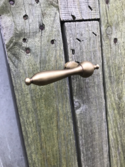 1 Deurklink / deurkruk, gemaakt van gepatineerd messing, inclusief doorn