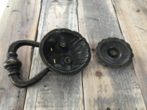 Door knocker lion, dark brass including knocker catcher.