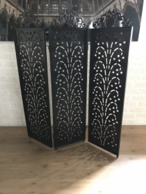 Heavy iron divider for indoor and garden use, beautiful!