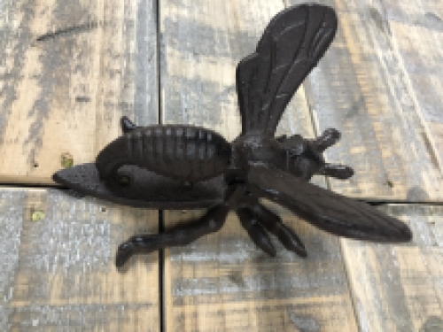 Beautiful image of a bee, door knocker cast iron brown.