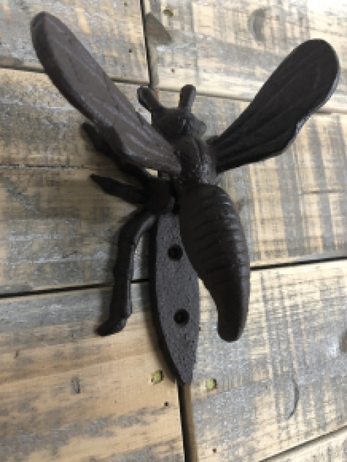 Beautiful image of a bee, door knocker cast iron brown.