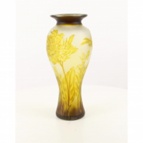 A CAMEO GLASS BALUSTER VASE 