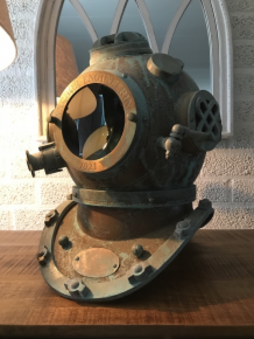 Robuuste duikhelm, gemaakt van ijzer - ''ANCHOR ENGINEERING 1921''