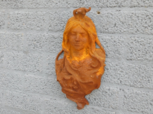 Vrouwenhoofd, Art Nouveau - sculptuur, gemaakt van gietijzer