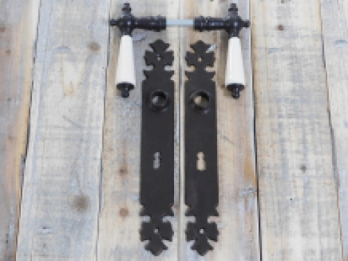Set deurbeslag - antiek ijzer - BB 72 - met porseleinen grepen